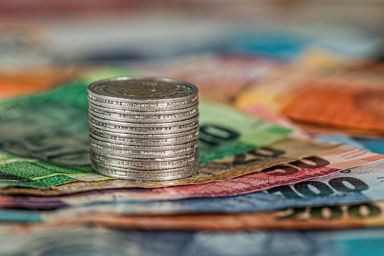 Z世代が考える海外移住に必要な資金と副業のポイントは？