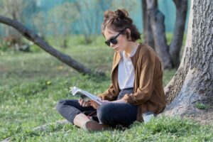 時間に自由を持つ副業で稼げる事例は？