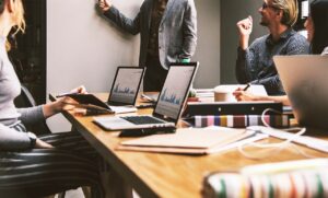 Z世代が副業と本業を両立するための方法は？
